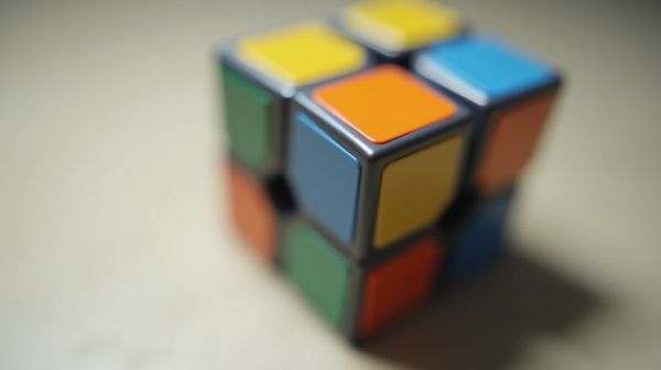 Comment résoudre le Rubik's Cube efficacement ?