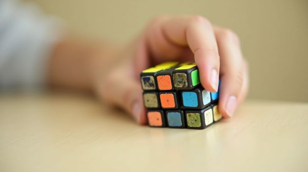 Comment résoudre le Rubik's Cube efficacement ?